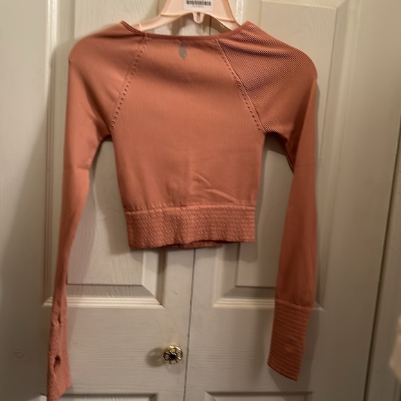NWOT FPM CUT IT OUT CROPPED LONG SLEEVE CROP TOP | Size: XS/S|
FP Movement - Picture 2 of 4